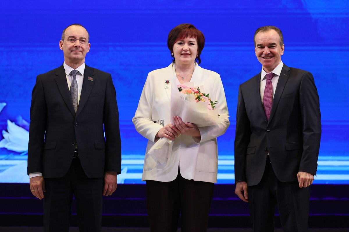 Наставник проекта "Учитель Вольного Дела" Наталья Петренко получила награду от Губернатора Краснодарского края Вениамина Кондратьева. 