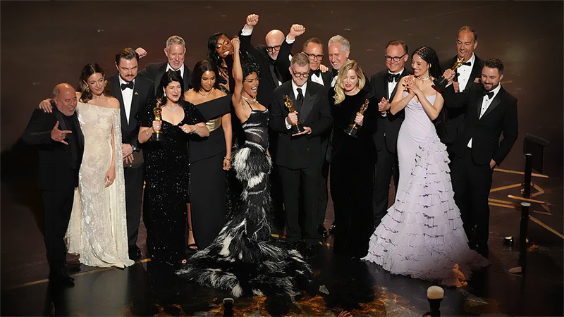 Провал года: как Тимоти Шаламе лишился «Оскара» из-за одной глупой шутки, а фильм, который никто не понял, собрал все награды