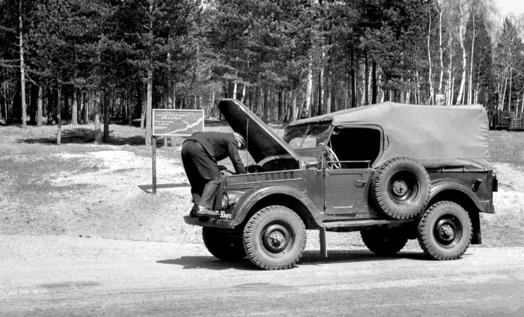 фото с сайта: https://yandex.ru/images/search?img_url=https%3A%2F%2Fa.d-cd.net%2FYDEorbsoTijcbG3IMXVgT-rdXD4-1920.jpg&lr=35&ogl_url=https%3A%2F%2Fa.d-cd.net%2FYDEorbsoTijcbG3IMXVgT-rdXD4-1920.jpg&pos=29&rlt_url=https%3A%2F%2Fa.d-cd.net%2FMTM62dLPgu-fhi4XYmGKotBoplA-1920.jpg&rpt=simage&text=%D0%B3%D0%B0%D0%B7%D0%B8%D0%BA%20%D0%B2%20%D0%BF%D0%BE%D0%BB%D0%B5%20%D0%BB%D0%B5%D1%82%D0%BE%D0%BC%20%D0%B2%D0%BE%D0%B5%D0%BD%D0%BD%D1%8B%20%D0%B2%201946%20%D0%B3%D0%BE%D0%B4%D1%83