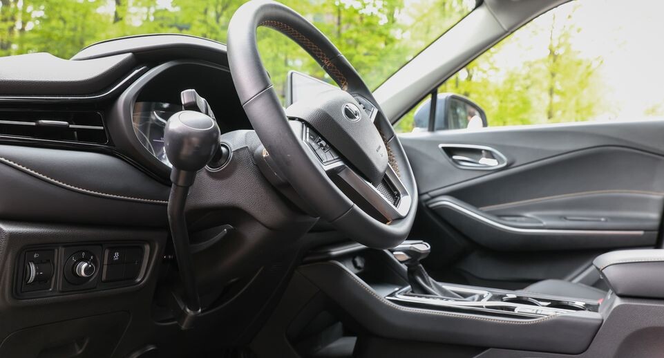    Участникам СВО вручили ключи от автомобилей с ручным управлением / Медиасток.рф