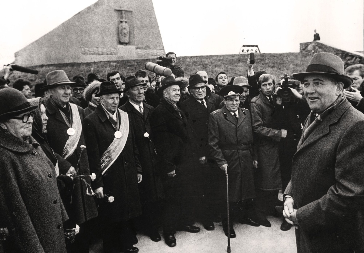 Встреча Генерального секретаря ЦК КПСС М. С. Горбачева с ветеранами Великой Отечественной войны и почётными гражданами г. Мурманска, источник: из фондов ГАМО