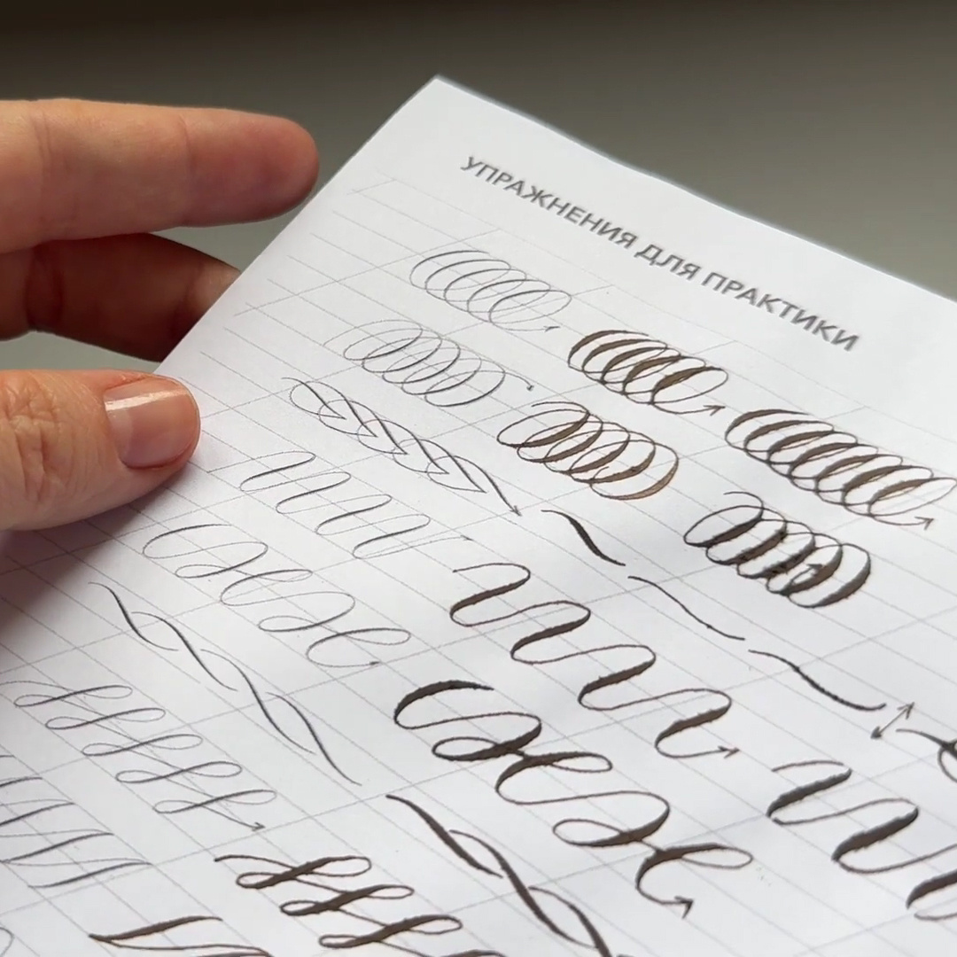 Наглядная демонстрация поведения одних и тех же чернил при одной и той же влажности воздуха на офисной бумаге и бумаге для скетчей соответственно.