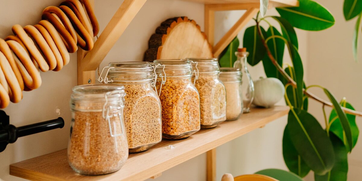 Хороший пример удобного хранения сухих продуктов.