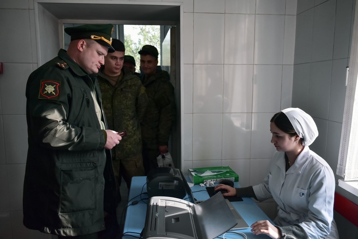    Военнослужащие 201-й российской военной базы сдали кровь в рамках донорской акции в Таджикистане. Источник: пресс-служба Центрального военного округа.