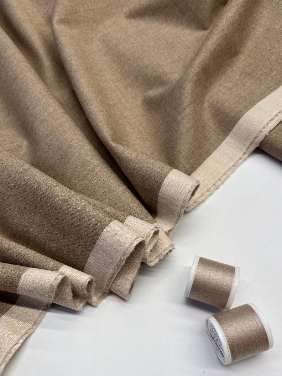 шерсть/эластан 
Ширина: 150 см 
Артикул: 2501444
Цена: 3800₽/м 