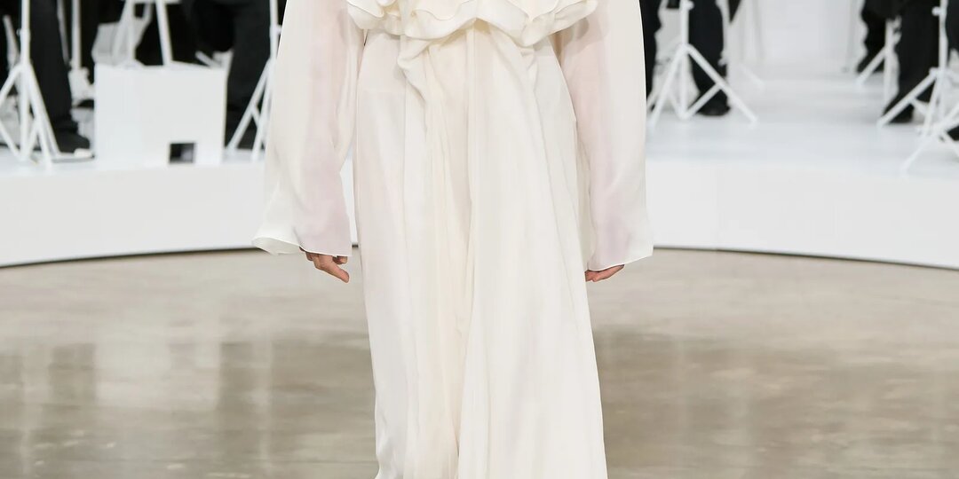 Платья с подиумов весна–лето 2026, которые стоит добавить в гардероб уже сейчас