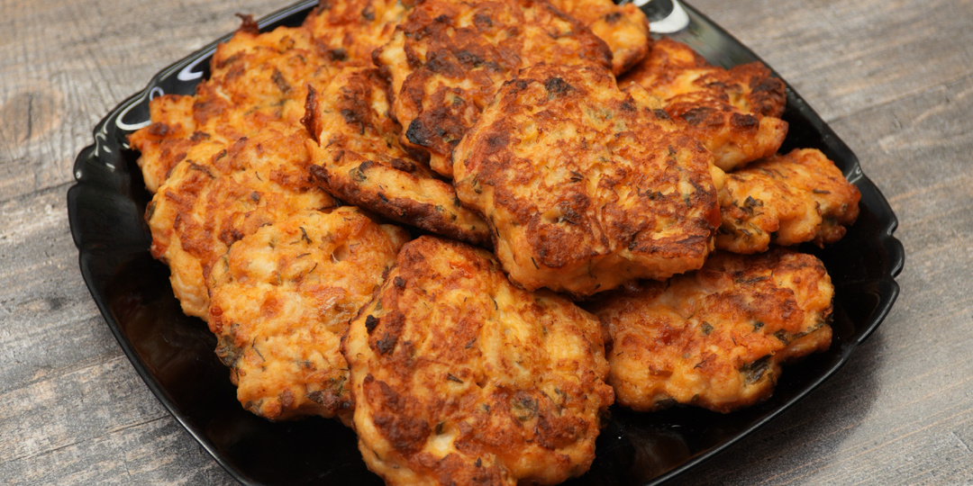 Добавил в курицу один простой ингредиент — котлеты стали в два раза сочнее