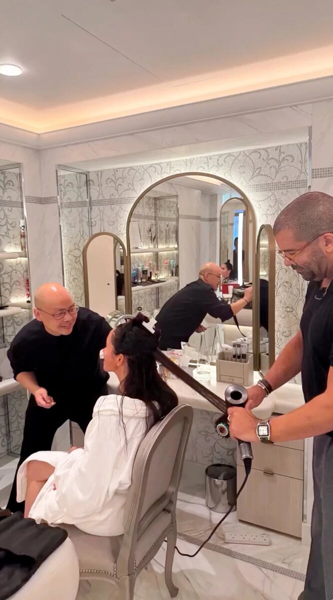 Меган Маркл и часть ее свиты, которая наводит красоту. Но иногда, похоже, уходит в запой