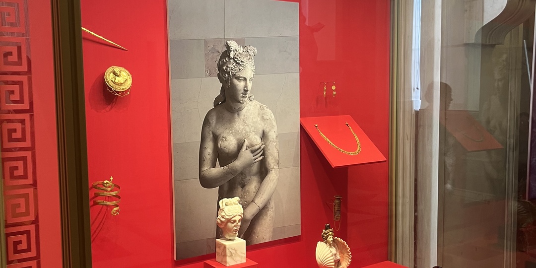 Выставка в Эрмитаже "Благословение Афродиты. Образ невесты в античном искусстве".