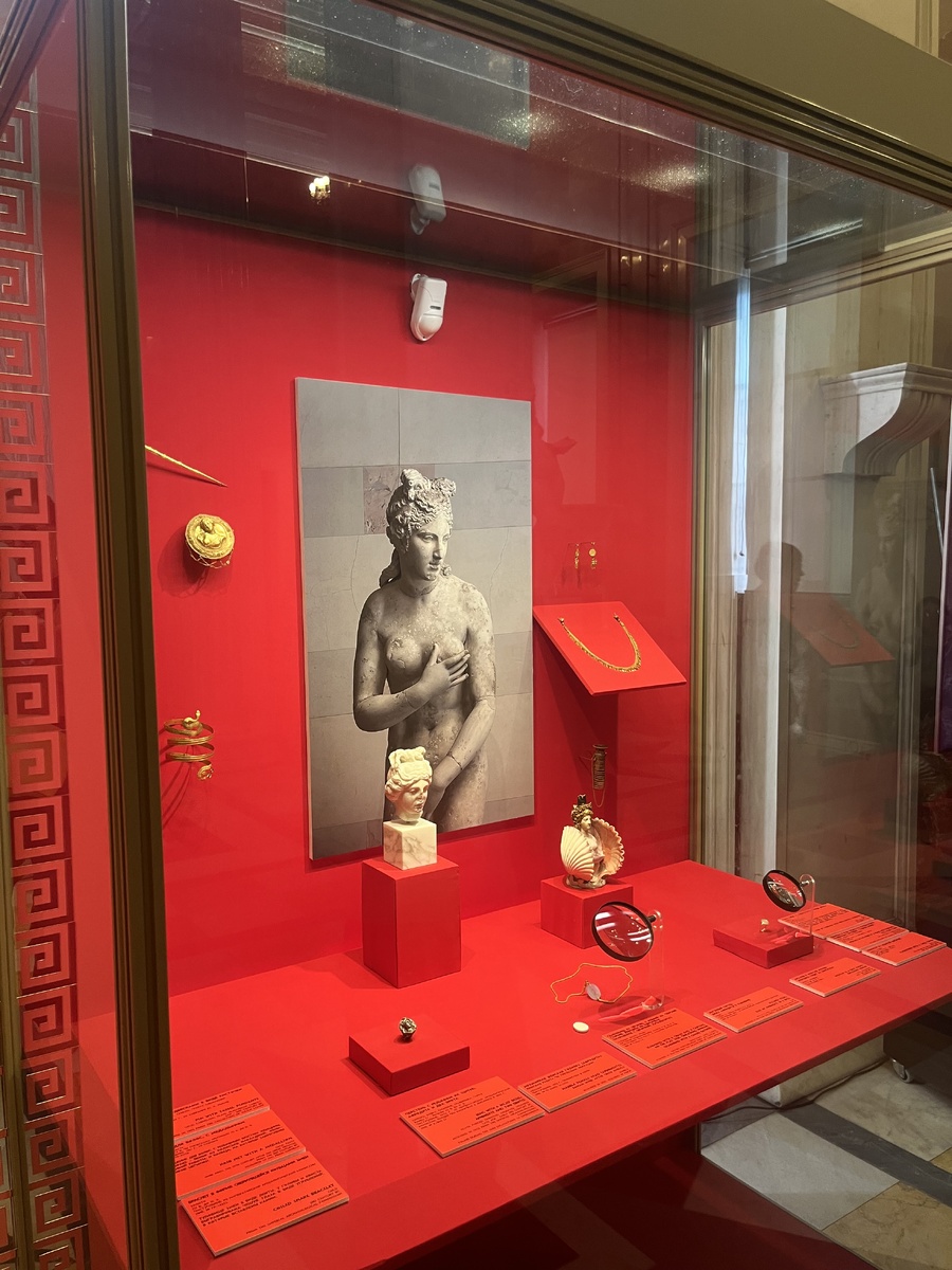 Выставка "Благословение Афродиты. Образ невесты в античном искусстве". Фото автора.