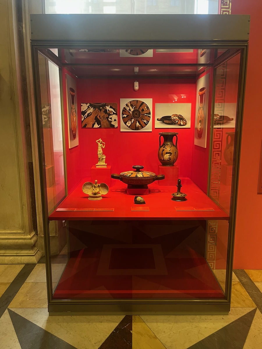 Выставка "Благословение Афродиты. Образ невесты в античном искусстве". Фото автора.