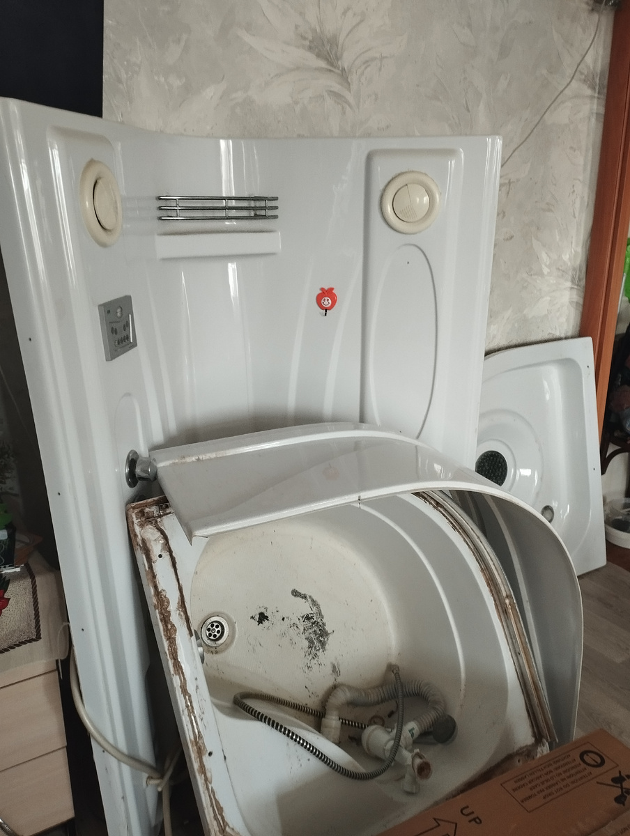 Печальная душевая кабина