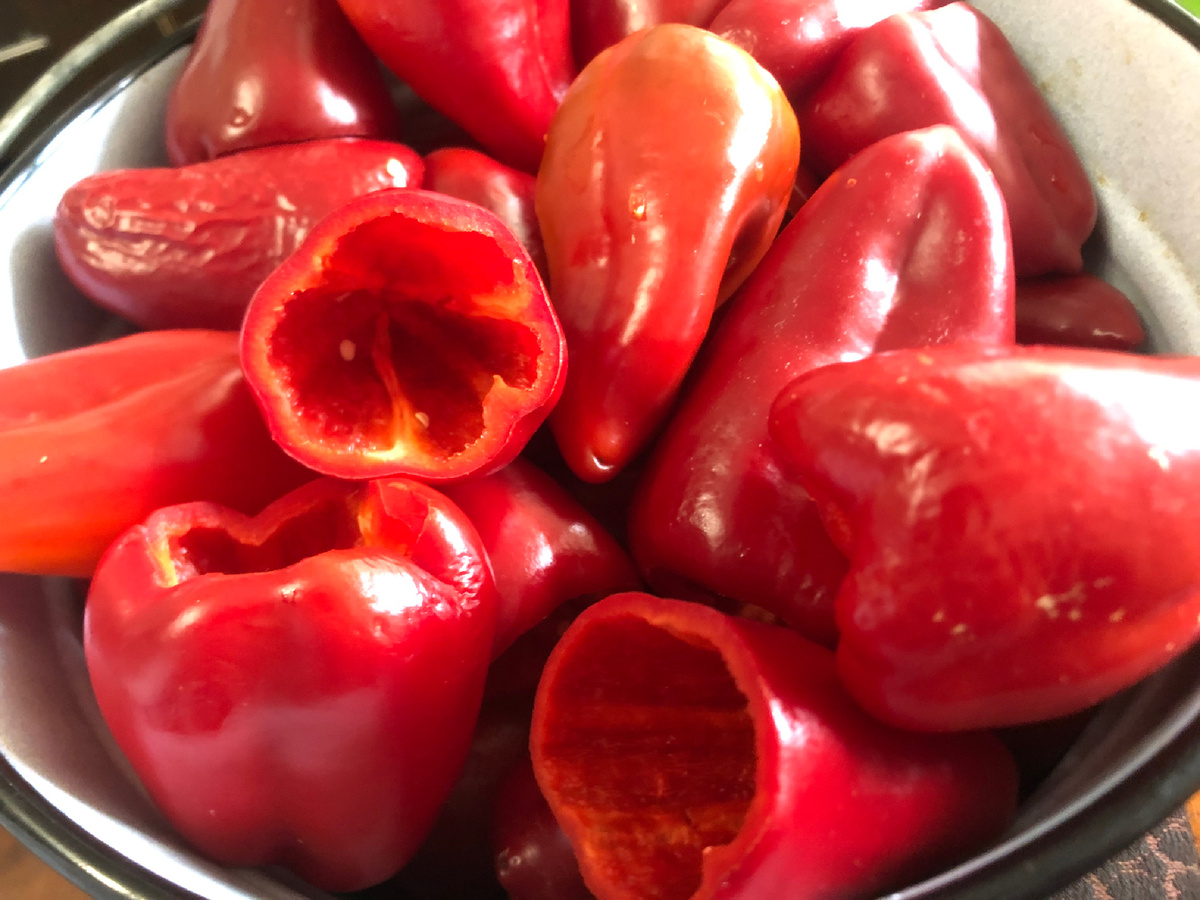 Подготовила перцы к заморозке.