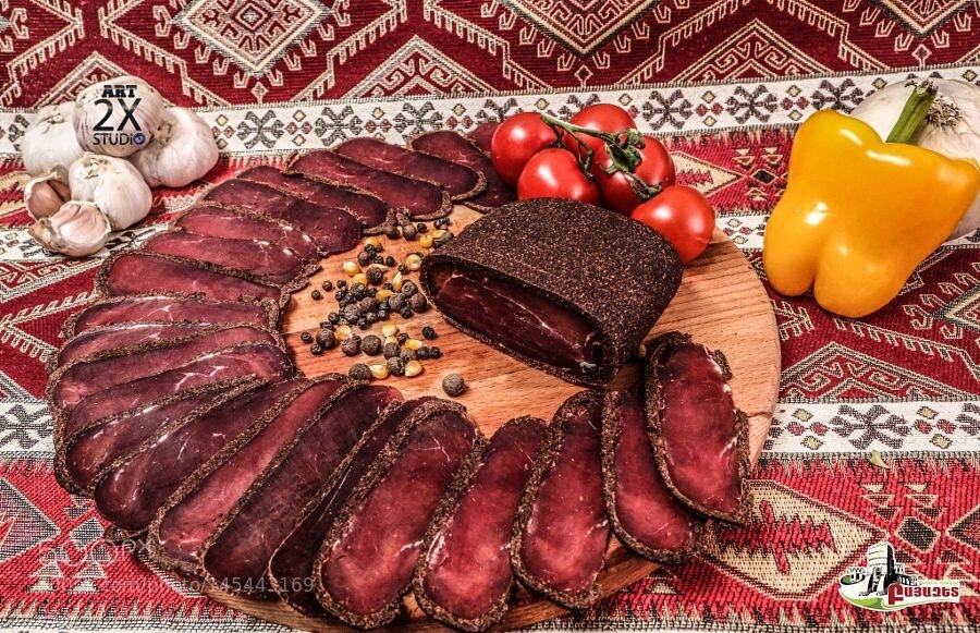    Бастурма в Армении — закуска не простая. Фото: vecteezy.com.