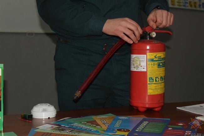 При пожаре ключевую роль играет не количество огнетушителей, а объем огнетушащего вещества