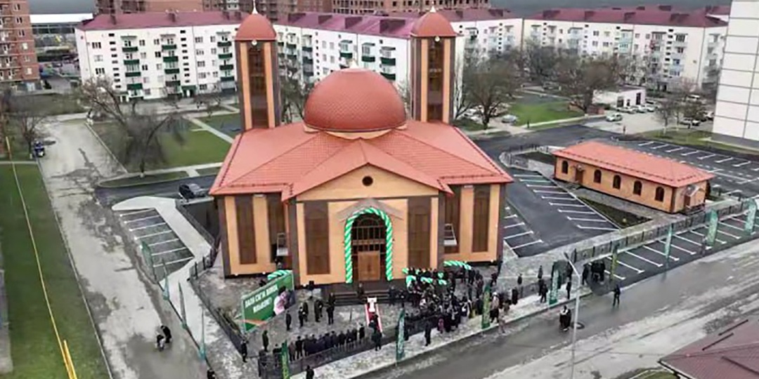 В Грозном открыли новую мечеть на 2,5 тыс. верующих