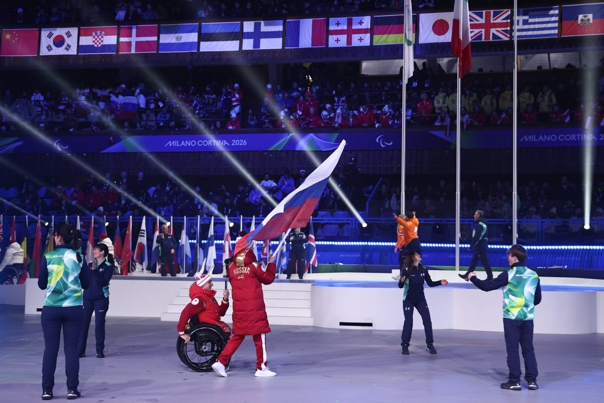    Горнолыжница Варвара Ворончихина и лыжник Иван Голубков на церемонии закрытия Паралимпиады