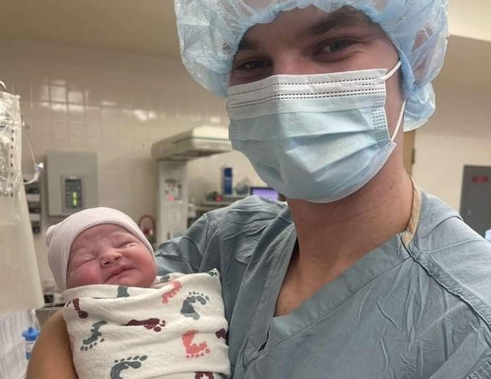 Папы теперь участвуют в жизни детей с первых минут https://i.pinimg.com/736x/18/9e/cd/189ecd6d55fd0a2acc55ec10c21cbe6c.jpg