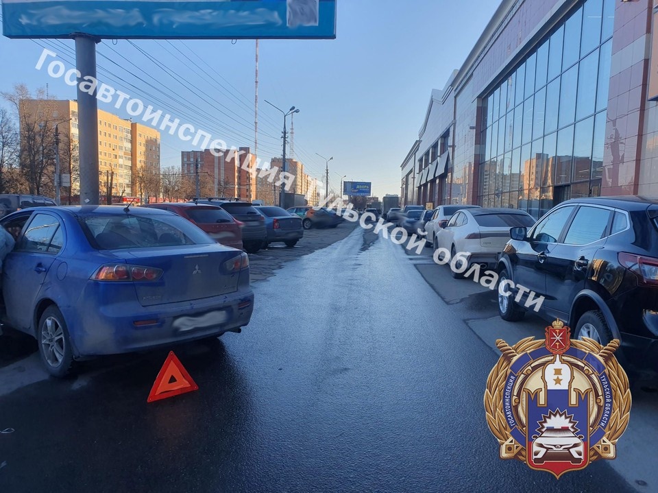    84-летняя женщина попала под колеса автомобиля Mitsubishi на проспекте Ленина в Туле. материалы пресс-служб