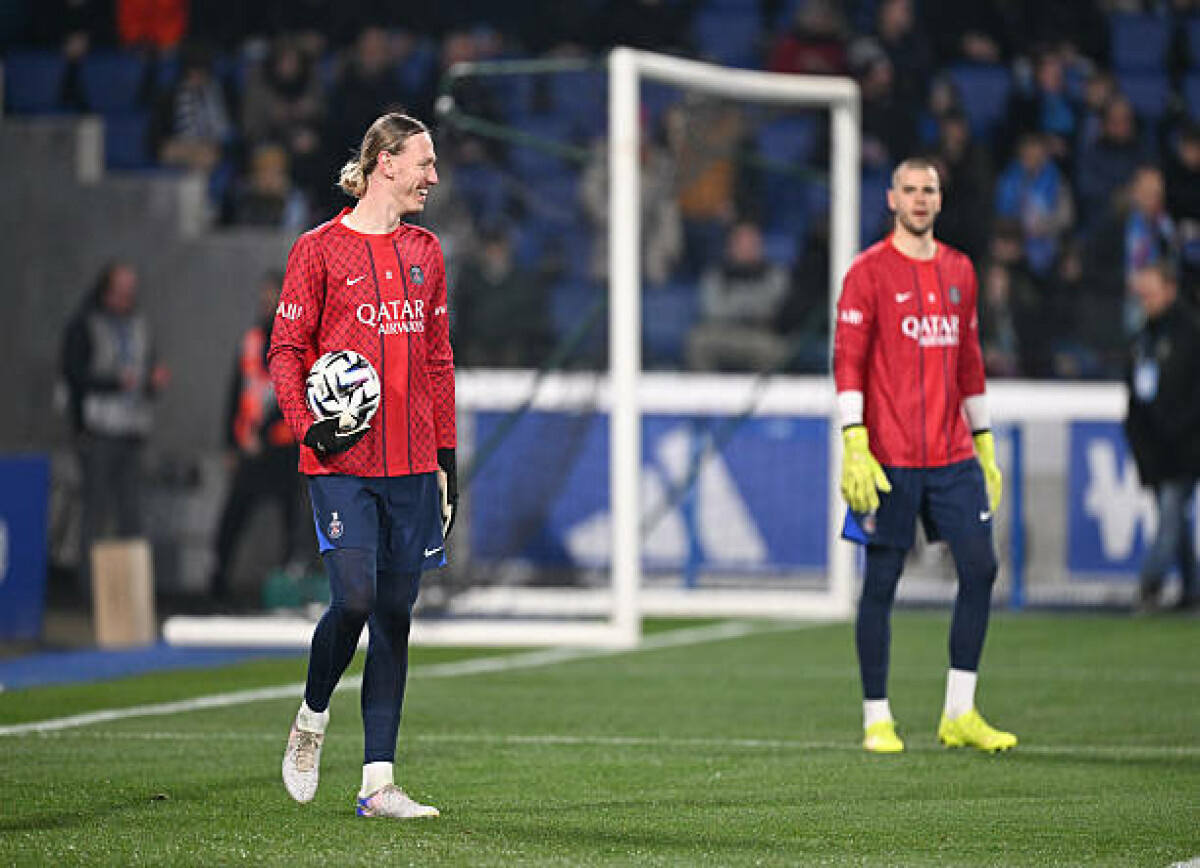     Во Франции заявили, что доминирование Сафонова может вынудить «ПСЖ» продать Шевалье