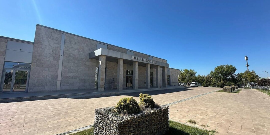 Залечить «кровоточащую рану» от разводов: школу семейной жизни для молодожёнов предложили создать в России