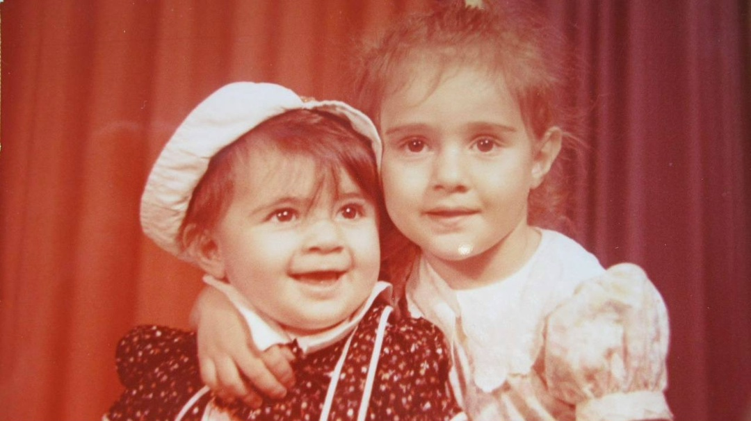 Мариам Амонашвили (справа) с сестрой