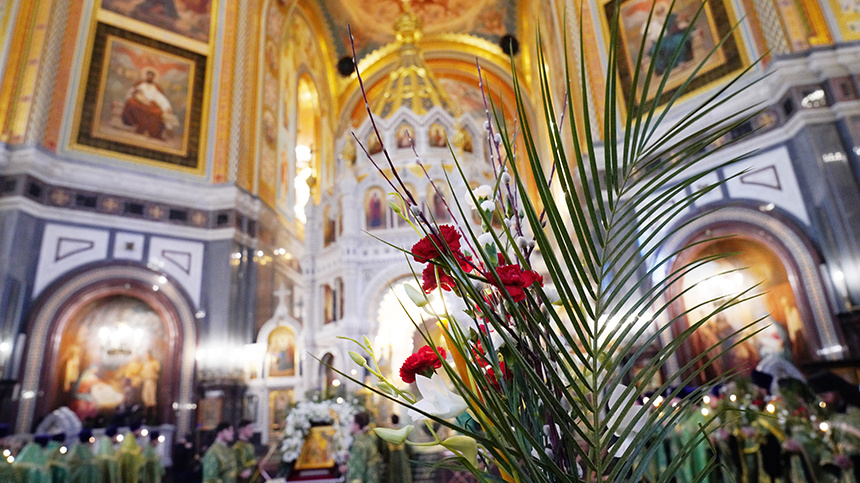    Вербное воскресенье в 2026 году: традиции, что можно и нельзя делать, когда и зачем освящать вербу. Фото: patriarchia/Сергей Власов