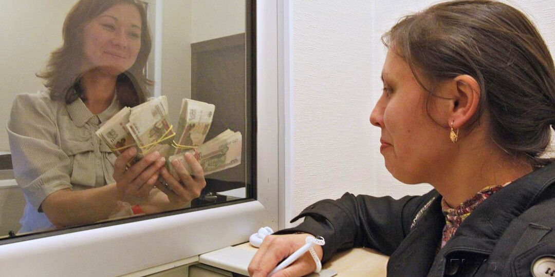 Почему кассиры банков выдают клиентам лишние деньги (а они и рады)