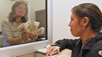 Почему кассиры банков выдают клиентам лишние деньги (а они и рады)