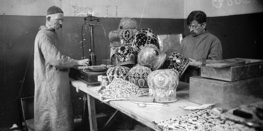 Бриллианты на развес, картины оптом: как большевики распродали сокровища империи