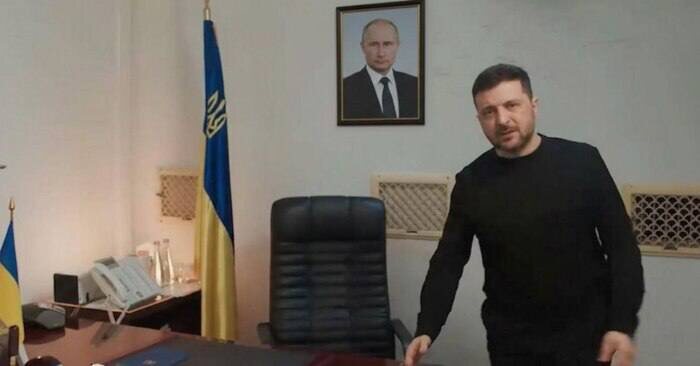 ⚡️Владимир Зеленский показал реальные фото своего кабинета в бункере