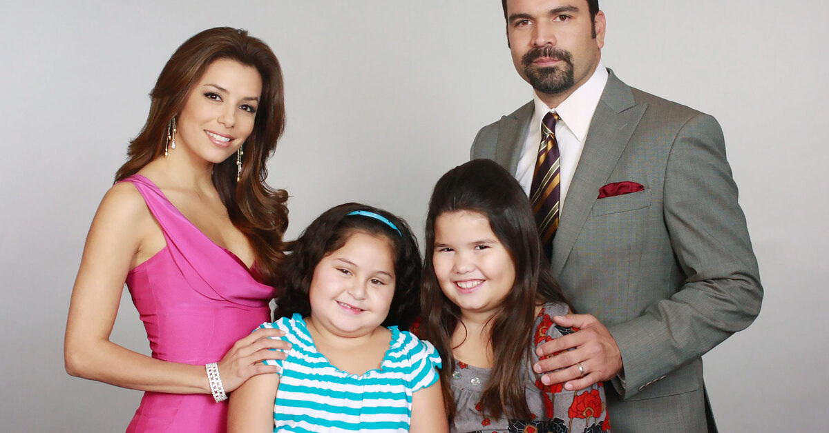 Габи и Карлос с дочерьми (актёры Ева Лонгория и Рикардо Чавира), фото из интернета