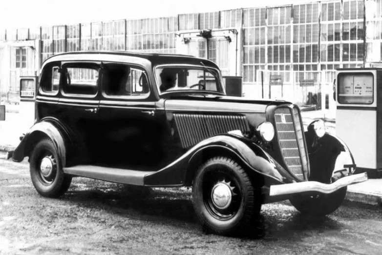 Первая советская легковая автомашина «М-1»