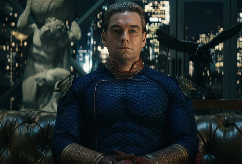 В этот день на платформе Prime Video выйдут сразу два эпизода. Всего в новом сезоне будет восемь часовых серий: остальные эпизоды будут выходить на стриминге один раз в неделю по средам. Уже известно, что первый эпизод пятых «Пацанов» будет называться «Пятнадцать дюймов динамита». Финал всего сериала покажут 20 мая. 