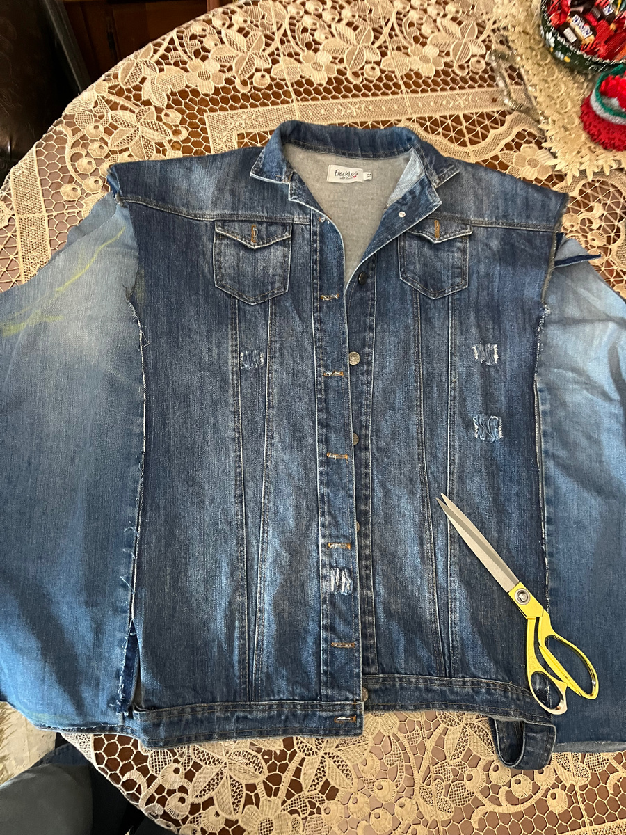 Моя куртка в работе. Фото и работа автора канала.