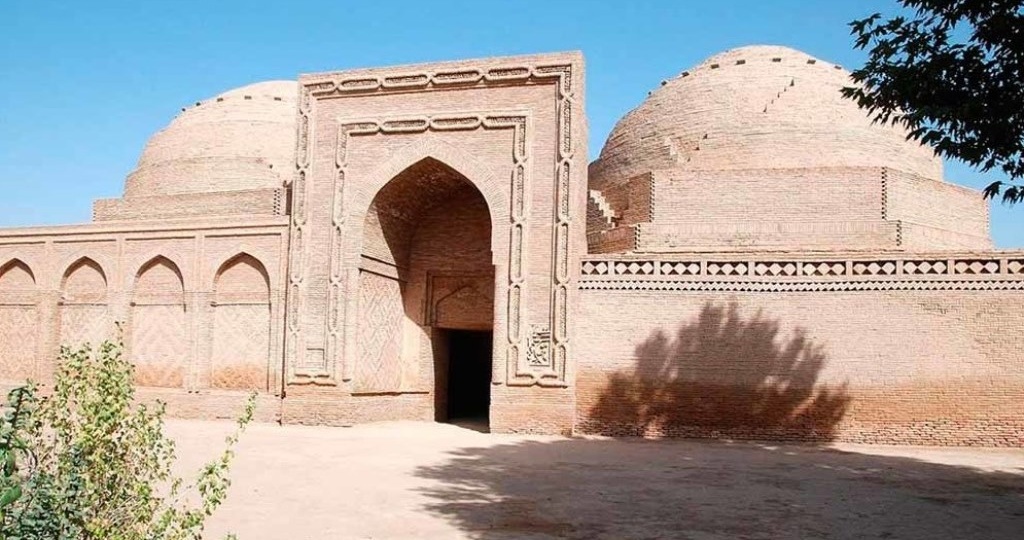 Парящие купола Ходжа Машада. Это медресе в Таджикистане – одно из древнейших среди дошедших до нашего времени