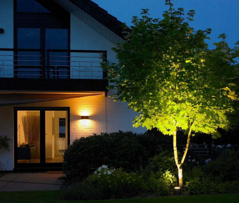 Точечное оствещение дома