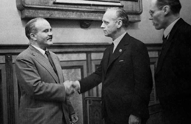 Пакт Молотова-Риббентропа: что на самом деле подписали в Кремле той августовской ночью