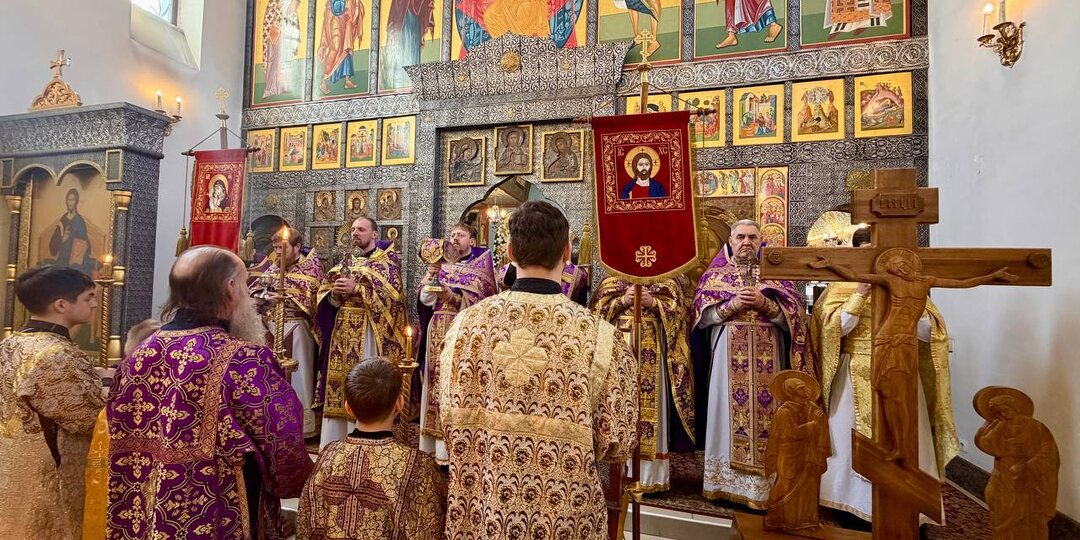 15 марта, в Неделю 3-ю Великого поста, Крестопоклонную, по благословению наместника Вознесенского мужского монастыря архимандрита Иоанна