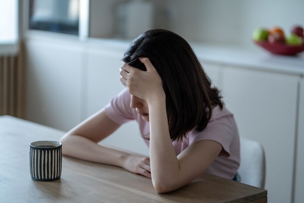 Уставшая девушка 