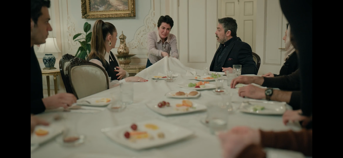 Стоп кадр из сериала «Семья - это испытание»