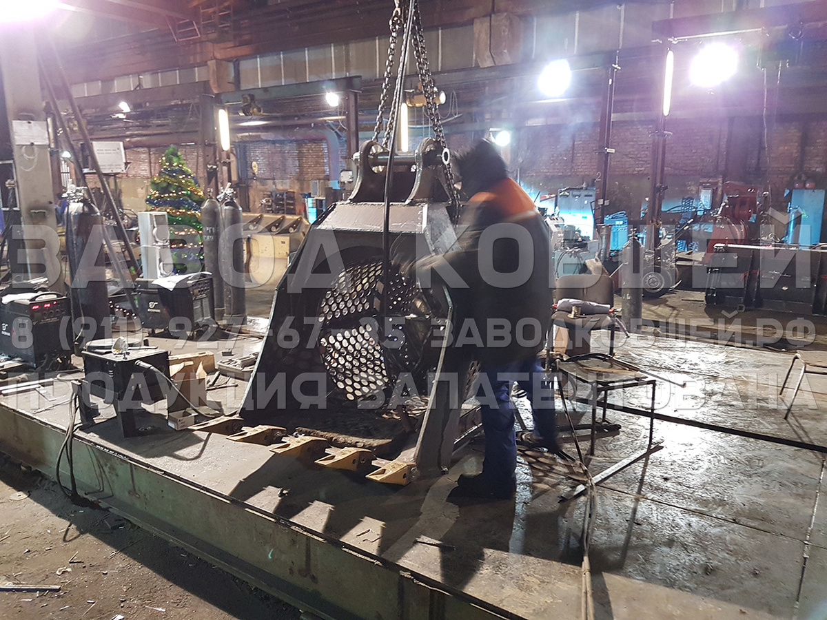 Просеивающий ковш барабанного типа «Армата» от ЗАВОДа КОВШЕЙ. Объем ковша на фото-1 м куб. Смазка и обслуживание не требуется. Тел: 8-911-927-67-35 Анатолий Григорьевич (СПб). Сайт: заводковшей.рф