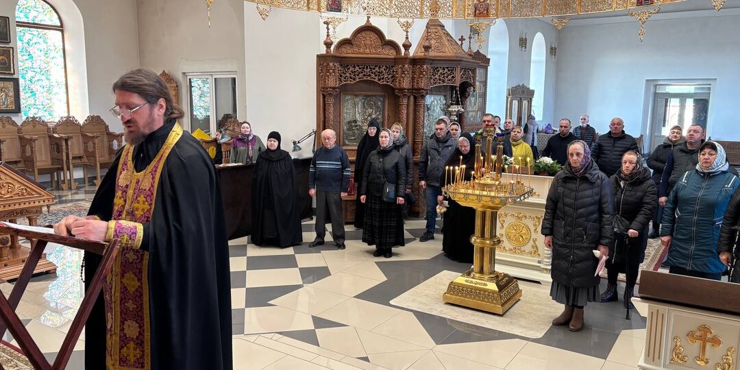 15 марта, в Неделю 3-ю Великого поста, Крестопоклонную, по благословению архимандрита Иоанна (Сухина), игумена Вознесенского мужского