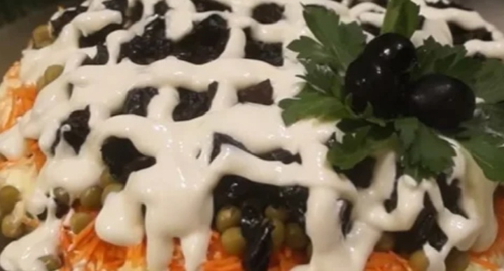 Почему так любят салат «Прага»: пошаговый рецепт приготовления