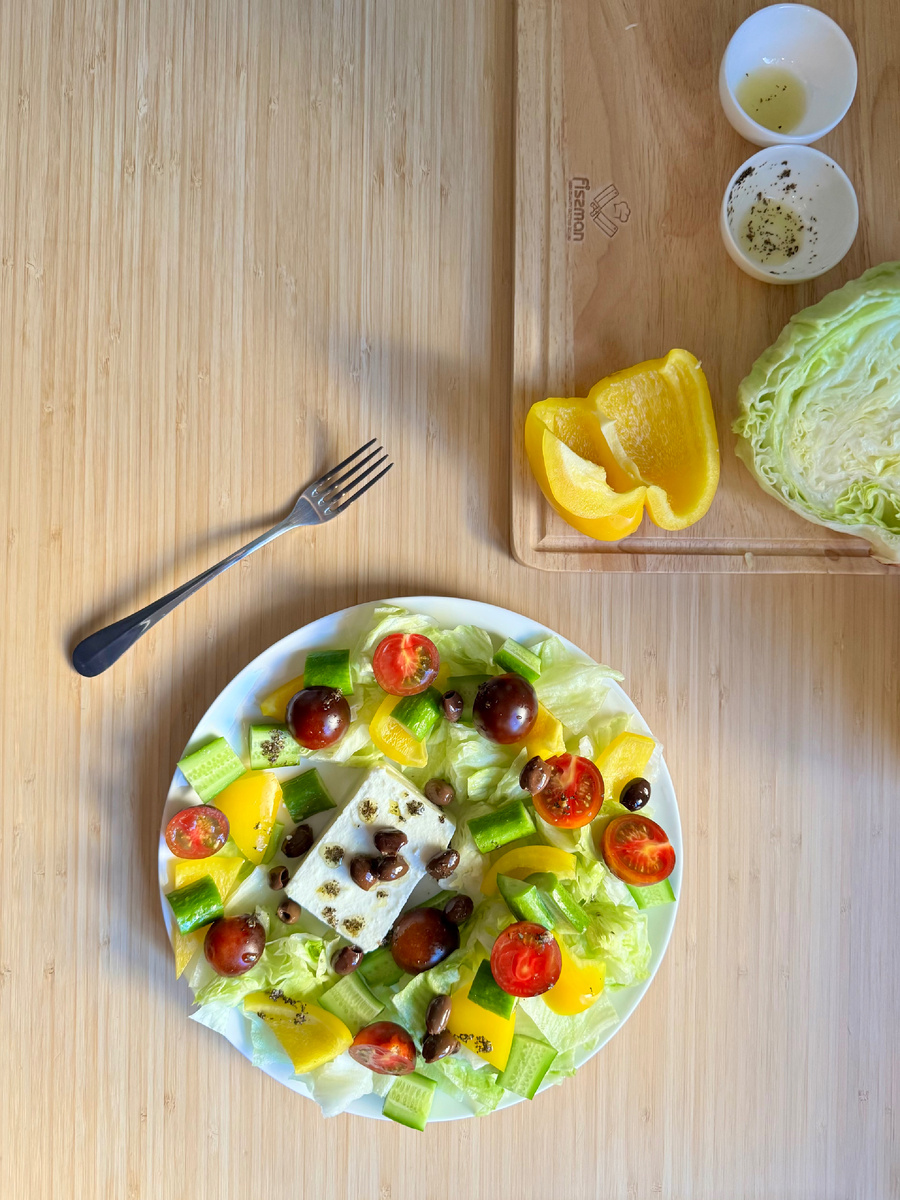 Яркий греческий салат для настроения 