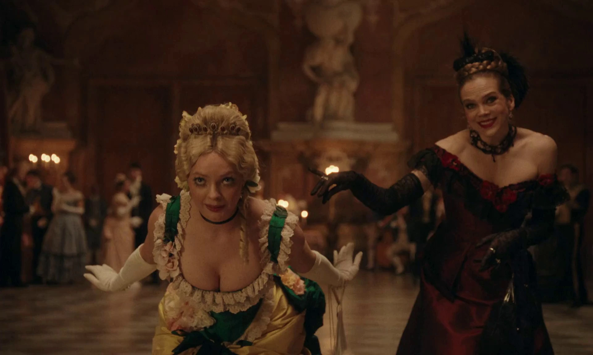 Кадр из фильма "Гадкая сестра". Главная героиня Эльвира после изменений.