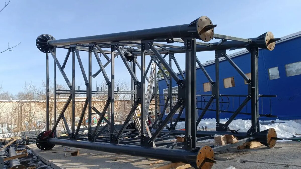 Сборка металлической башни (несущей конструкции) на объекте