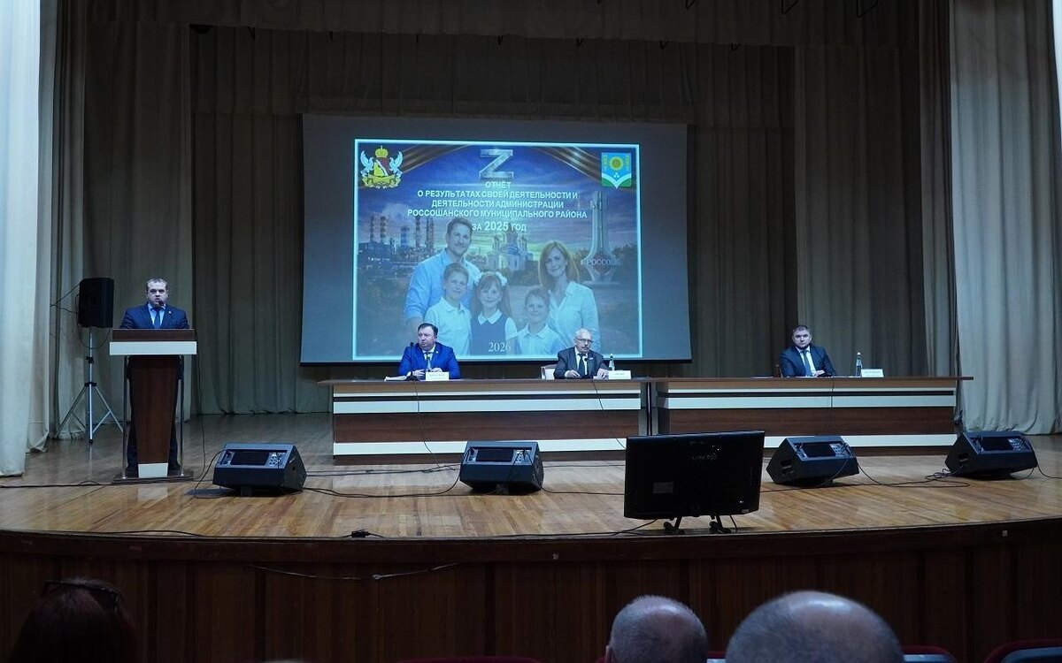    Руководитель «Россошанского ДРСУ № 1» выступил на сессии Совета народных депутатов Россошанского района Фото – администрация Россошанского района