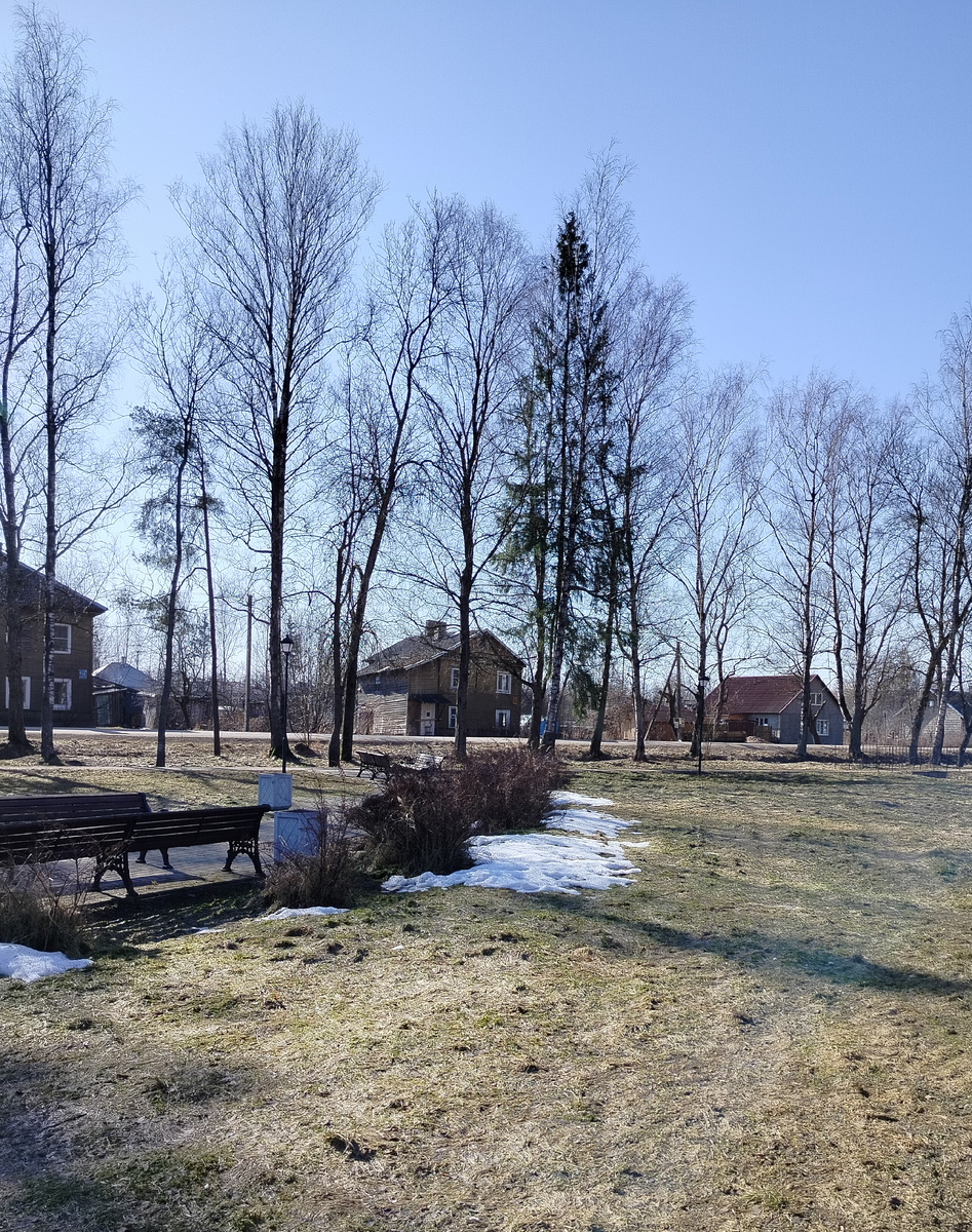 Снежные островки в парке Победы