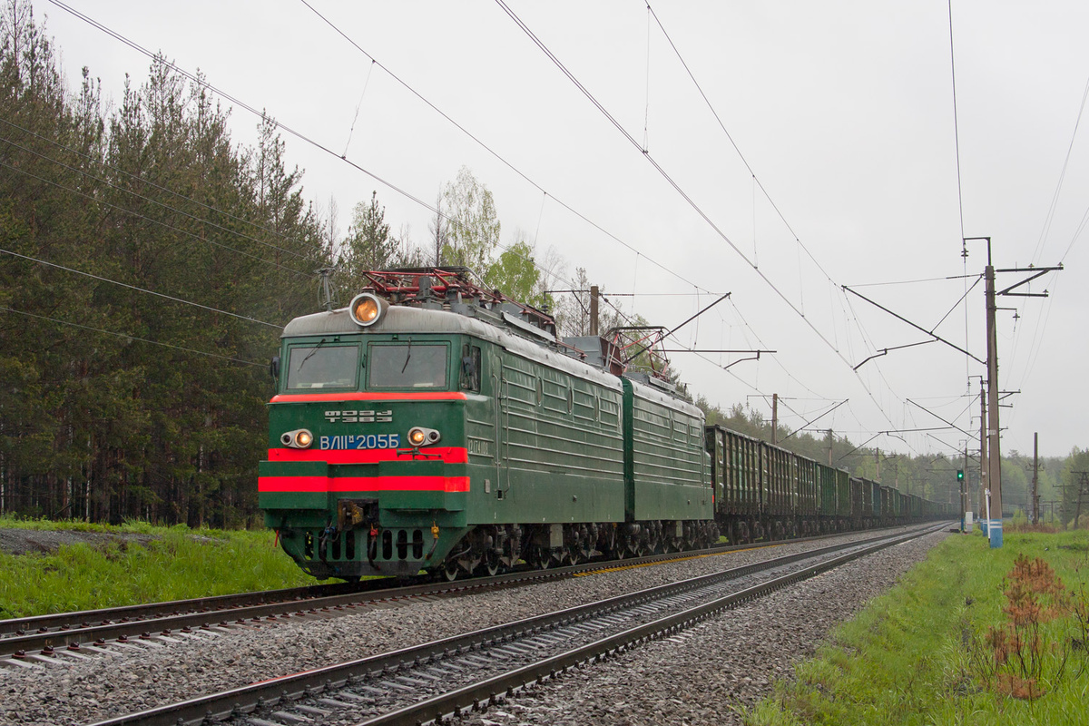 Чтобы сразу вас не расстраивать, начнём с приятных зелёных ВЛ11М. Этот пойман под Екатеринбургом в 2015 году.